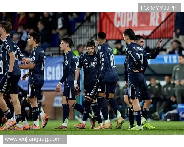 世界杯惊天冷门皇马狂胜那不勒斯五球红牌事件引发全场热议