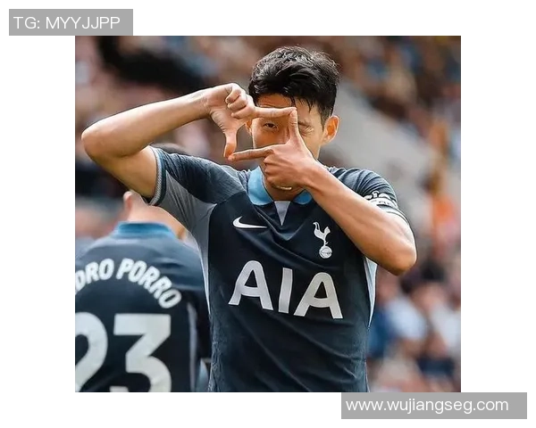 英超激情四溢里昂大胜尤文图斯帽子戏法点燃全场热情