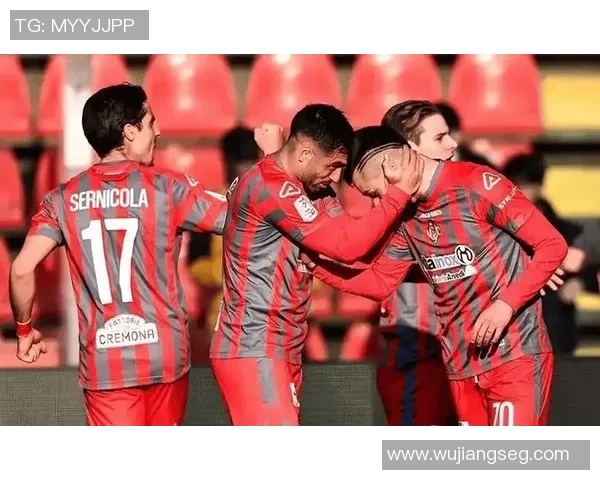 意甲焦点战AC米兰与曼联激战成平补时进球引发全场狂欢